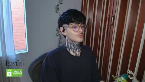 Snapshot of bastiel_ chatting on 11.11.25 Bastiel online show from 11.11.25