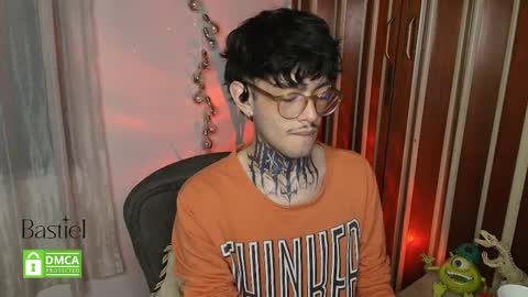 Snapshot of bastiel_ chatting on 11.17.25 Bastiel online show from 11.17.25