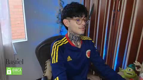 Snapshot of bastiel_ chatting on 11.21.25 Bastiel online show from 11.21.25