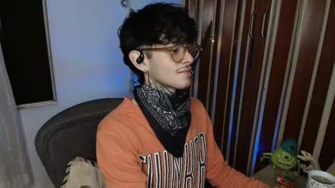 Snapshot of bastiel_ chatting on 12.02.25 Bastiel online show from 12.02.25