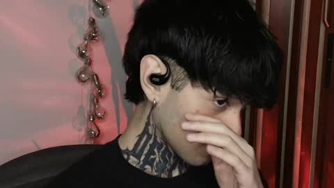 Snapshot of bastiel_ chatting on 12.04.25 Bastiel online show from 12.04.25