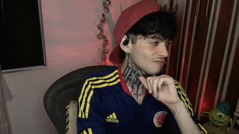 Snapshot of bastiel_ chatting on 12.05.25 Bastiel online show from 12.05.25