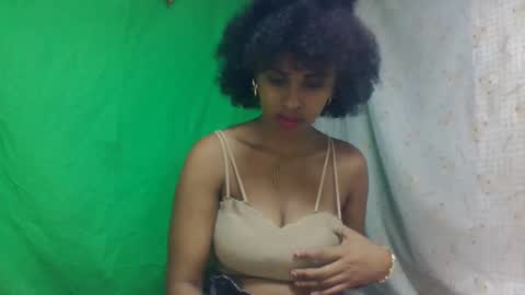 Snapshot of bavianona chatting on 11.28.25 bavianona online show from 11.28.25