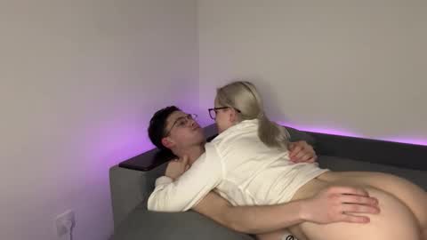 Max and Bella online show from 11.20.25