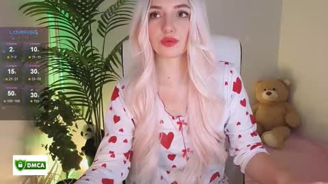 Snapshot of bb_cute1 chatting on 12.01.25 Kris online show from 12.01.25