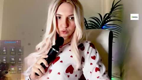 Snapshot of bb_cute1 chatting on 12.03.25 Kris online show from 12.03.25