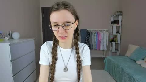 Snapshot of bb_lourels_ chatting on 04.15.26 Lourel I will be here on and online show from 04.15.26