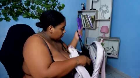 Snapshot of bbw_charlote chatting on 12.17.25 Charlote online show from 12.17.25
