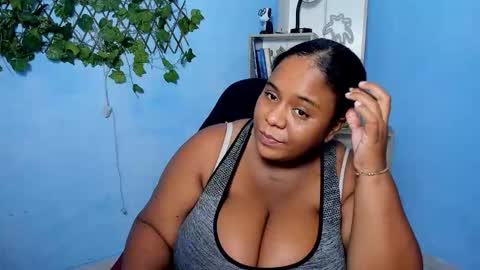 Snapshot of bbw_charlote chatting on 12.20.25 Charlote online show from 12.20.25