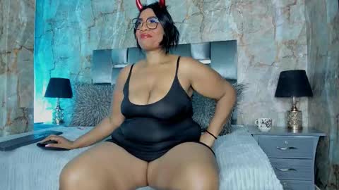 Bbwlatina01 online show from 11.28.25