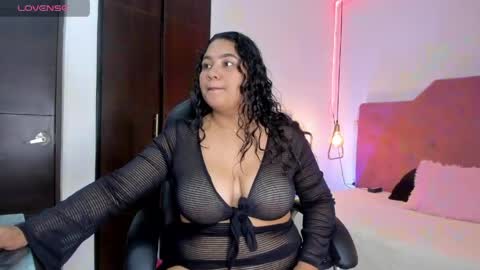 Snapshot of bbybloom_ chatting on 04.11.26 BLOOM online show from 04.11.26