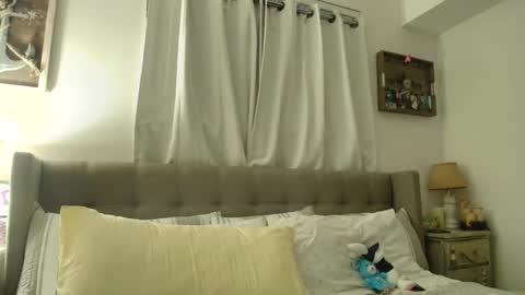 Snapshot of beach_bunny69 chatting on 12.16.25 Emma online show from 12.16.25