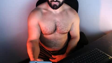 Snapshot of beard_top_guy chatting on 11.05.25 Beard Guy online show from 11.05.25