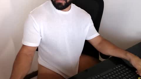 Snapshot of beard_top_guy chatting on 11.18.25 Beard Guy online show from 11.18.25