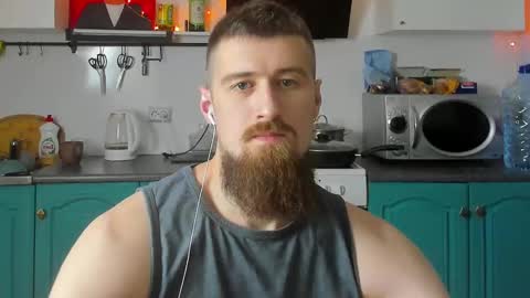 Snapshot of bearded_legend chatting on 12.12.24 Zeus online show from 12.12.24