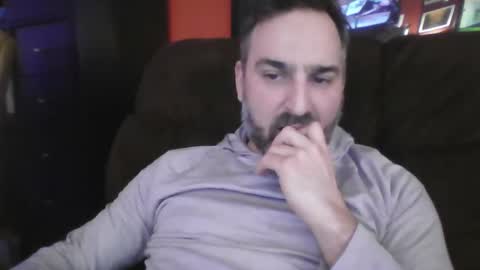 Snapshot of beardedambition chatting on 03.01.25 beardedambition online show from 03.01.25