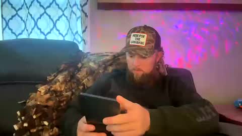 Snapshot of beardedstud4u chatting on 10.10.25 beardedstud4u online show from 10.10.25