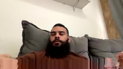 Snapshot of beardmax chatting on 04.19.26 Min online show from 04.19.26