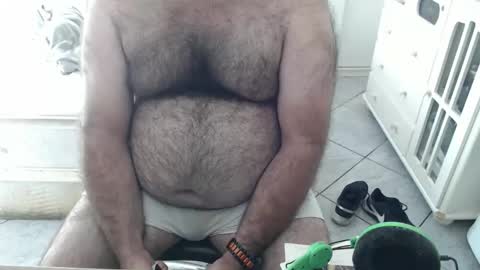 Snapshot of beastbearmg chatting on 09.20.25 beastbearmg online show from 09.20.25