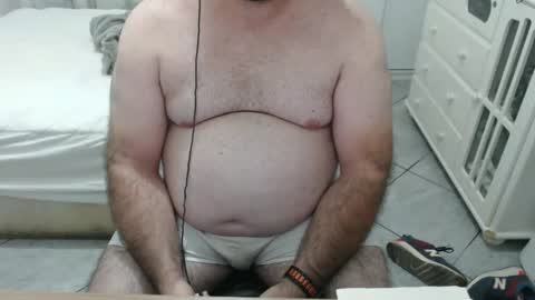 Snapshot of beastbearmg chatting on 10.04.25 beastbearmg online show from 10.04.25