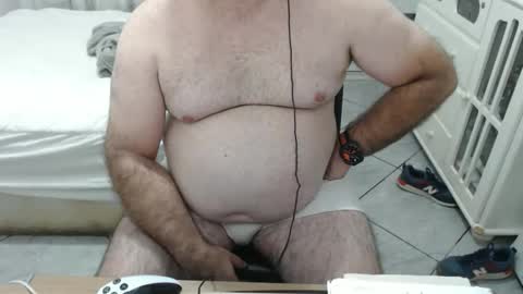 Snapshot of beastbearmg chatting on 10.04.25 beastbearmg online show from 10.04.25