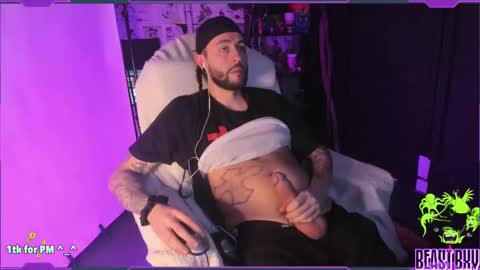 Snapshot of beastbxy chatting on 01.16.25 beast bxy online show from 01.16.25