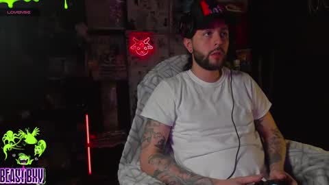 Snapshot of beastbxy chatting on 02.27.25 beast bxy online show from 02.27.25