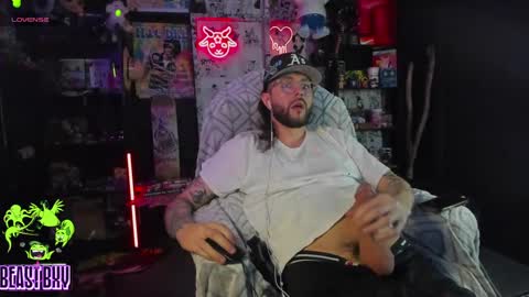 Snapshot of beastbxy chatting on 02.28.25 beast bxy online show from 02.28.25