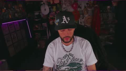 Snapshot of beastbxy chatting on 09.24.25 beast bxy online show from 09.24.25