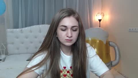 Snapshot of beataangel chatting on 09.17.25 beataangel online show from 09.17.25