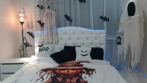 Snapshot of beataangel chatting on 10.13.25 beataangel online show from 10.13.25