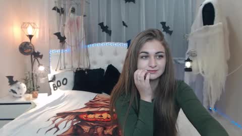 Snapshot of beataangel chatting on 10.16.25 beataangel online show from 10.16.25