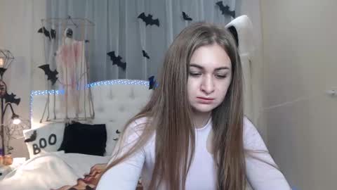 Snapshot of beataangel chatting on 10.19.25 beataangel online show from 10.19.25