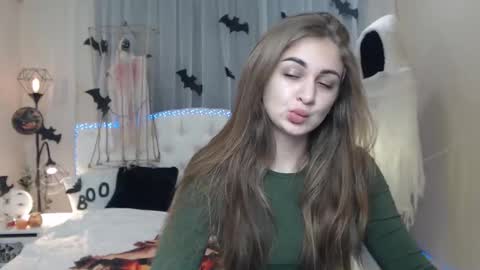 Snapshot of beataangel chatting on 10.25.25 beataangel online show from 10.25.25