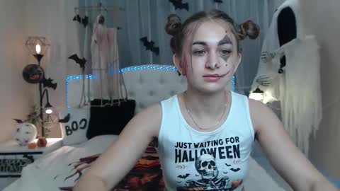 Snapshot of beataangel chatting on 10.31.25 beataangel online show from 10.31.25