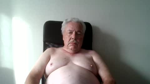 Snapshot of beatli chatting on 10.19.25 Beat online show from 10.19.25