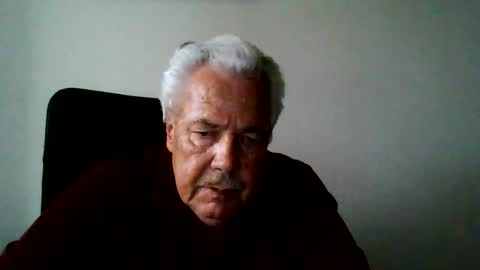 Snapshot of beatli chatting on 10.29.25 Beat online show from 10.29.25