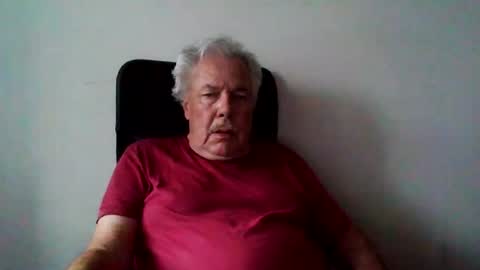 Snapshot of beatli chatting on 11.25.25 Beat online show from 11.25.25