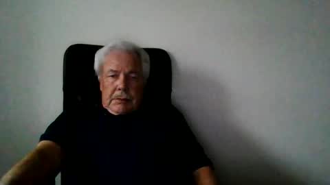 Snapshot of beatli chatting on 11.26.25 Beat online show from 11.26.25