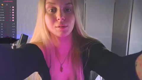 Snapshot of beatrice_7 chatting on 10.30.25 Beatrice online show from 10.30.25