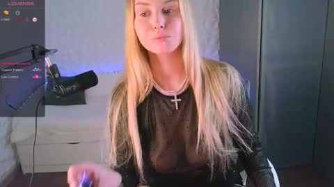 Snapshot of beatrice_7 chatting on 11.12.25 Beatrice online show from 11.12.25