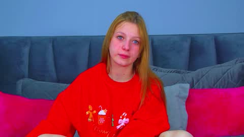 Snapshot of beatricebinoche chatting on 12.19.25 Beatrice online show from 12.19.25