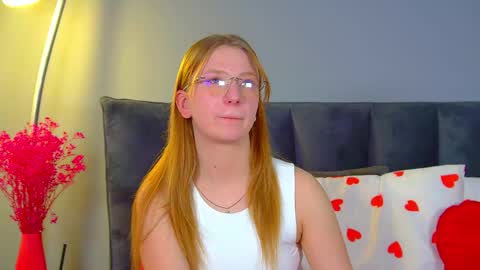 Snapshot of beatricebinoche chatting on 02.25.26 Beatrice online show from 02.25.26