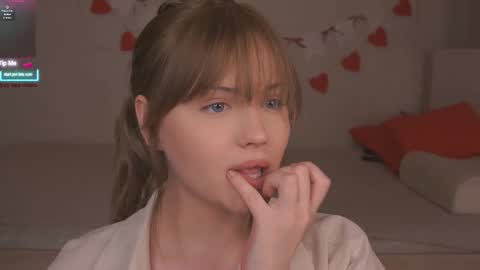 Snapshot of beatris_mils chatting on 02.04.26 Beatrice online show from 02.04.26