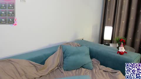 Snapshot of beatrixcutsforth chatting on 12.21.24 Beatrix or Triss3 online show from 12.21.24