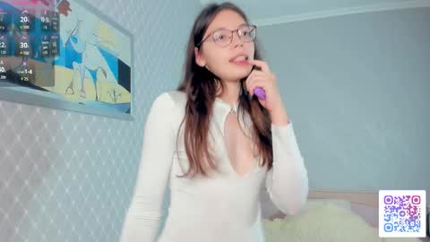 Snapshot of beatrixcutsforth chatting on 09.20.25 Beatrix or Triss3 online show from 09.20.25