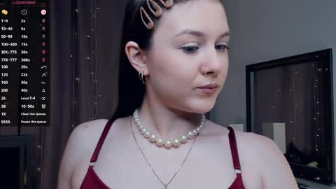 Snapshot of beatrixcutsforth chatting on 09.23.25 Beatrix or Triss3 online show from 09.23.25