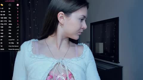 Snapshot of beatrixcutsforth chatting on 09.24.25 Beatrix or Triss3 online show from 09.24.25