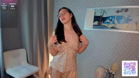 Snapshot of beatrixcutsforth chatting on 09.24.25 Beatrix or Triss3 online show from 09.24.25