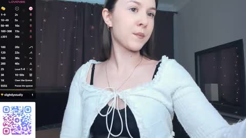 Snapshot of beatrixcutsforth chatting on 09.25.25 Beatrix or Triss3 online show from 09.25.25